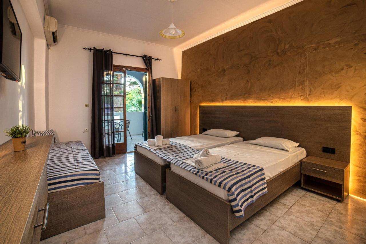 Amarylis Beachfront Studios Amoudi Bagian luar foto