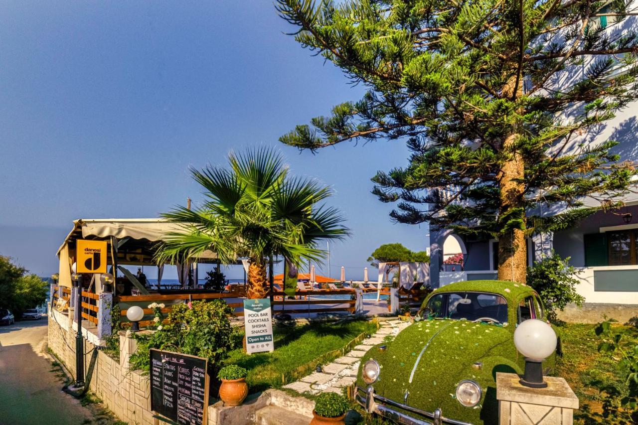 Amarylis Beachfront Studios Amoudi Bagian luar foto