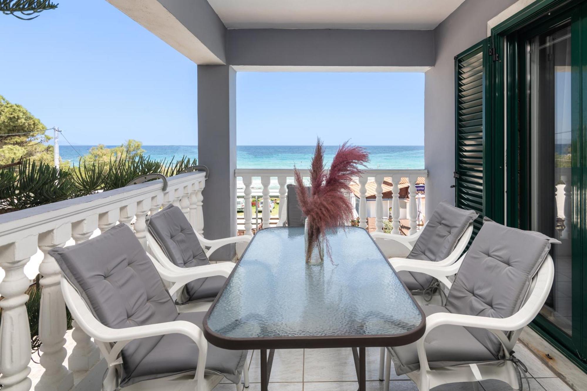 Amarylis Beachfront Studios Amoudi Bagian luar foto